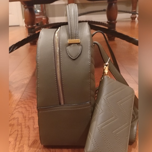 Army green backpack - Picture 3 of 6